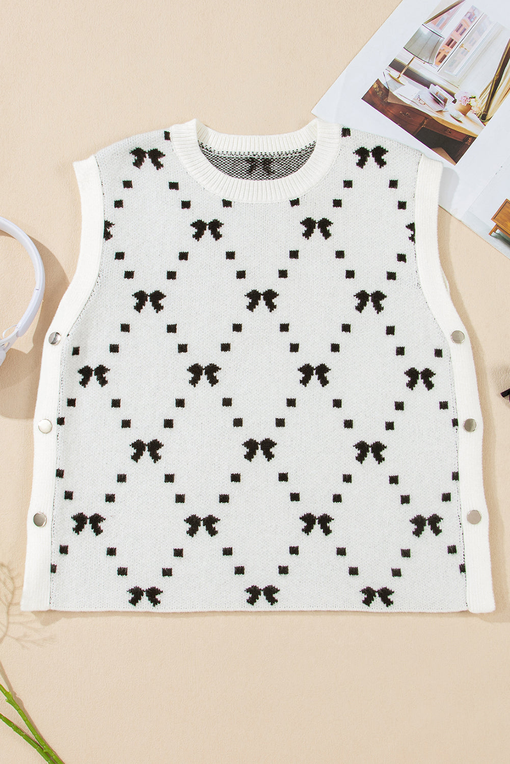 Bow Pattern Buttoned Cropped Sweater Vest